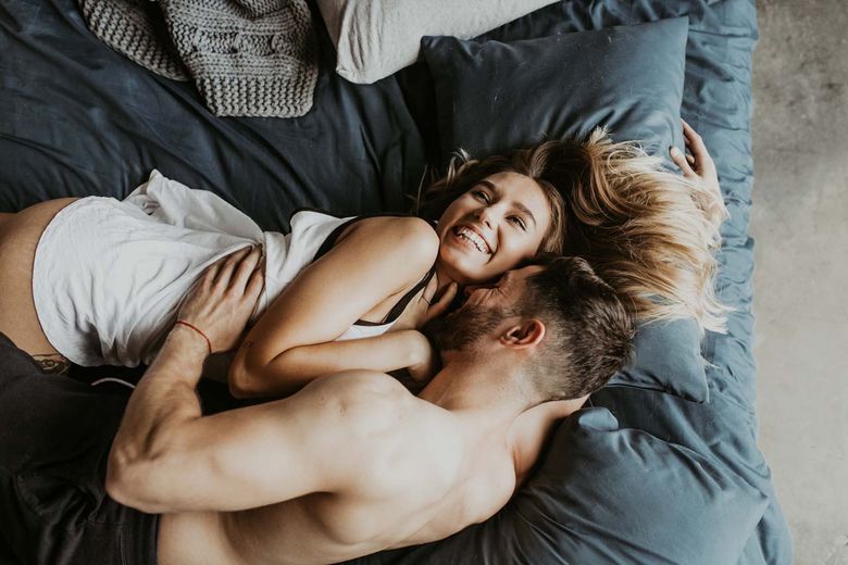 STD_trichomoniasis_couple_on_bed